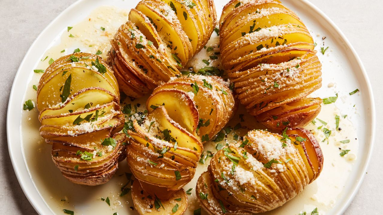 Mastering Hasselback Potatoes: Achieve Crispy Perfection with Fanning Secrets